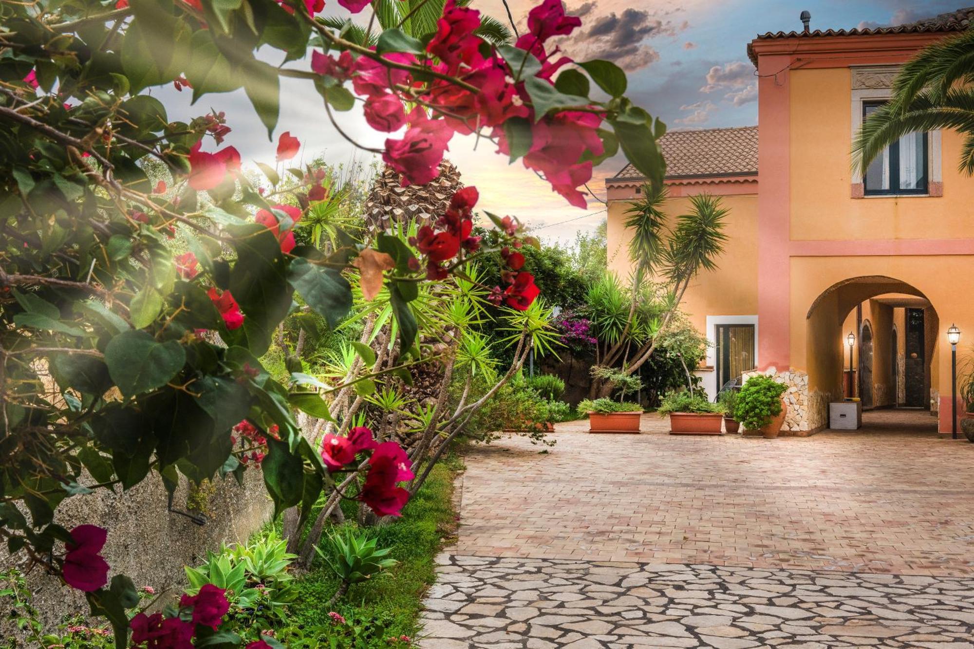 Casale Romano Resort E Relais Motta Camastra Bagian luar foto