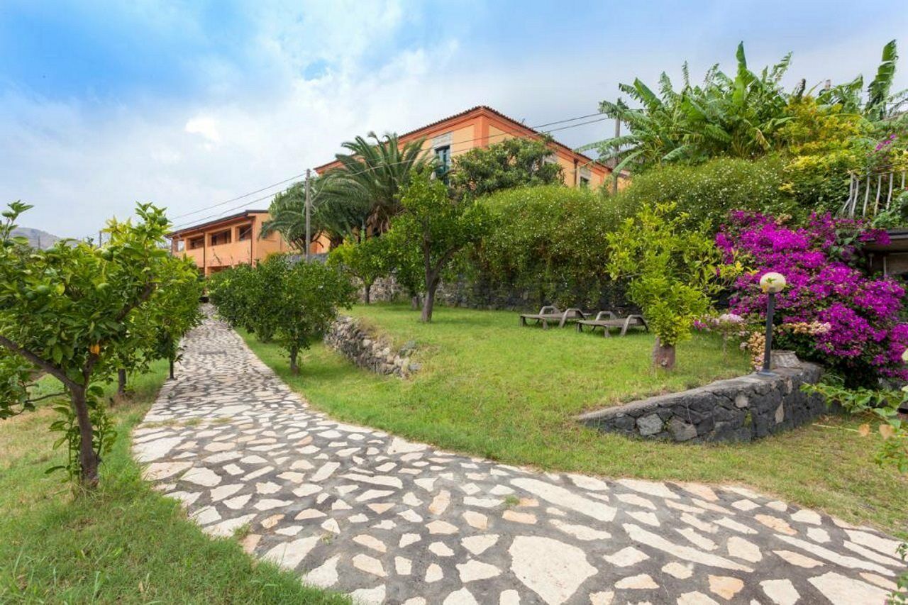 Casale Romano Resort E Relais Motta Camastra Bagian luar foto