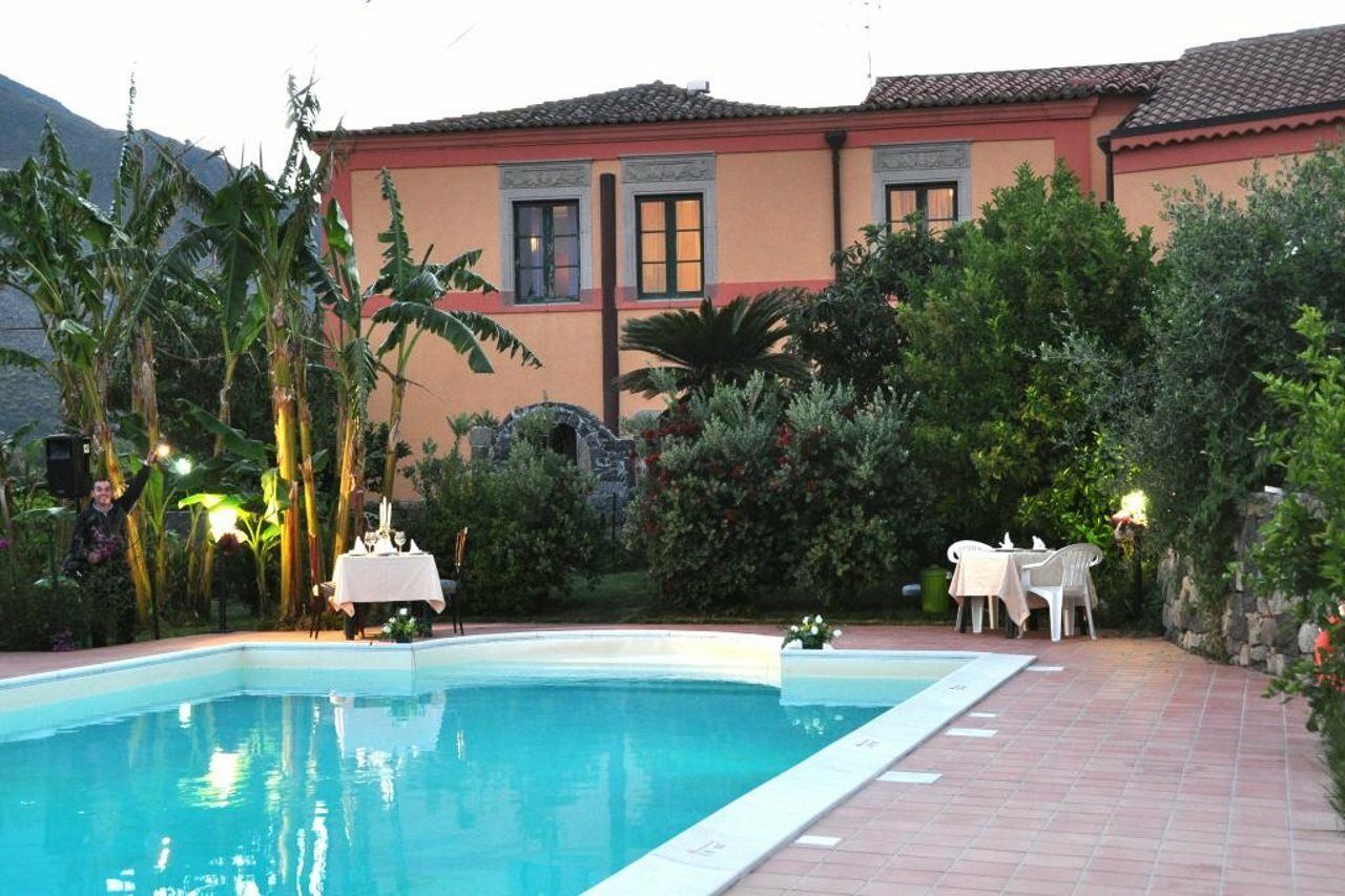 Casale Romano Resort E Relais Motta Camastra Bagian luar foto
